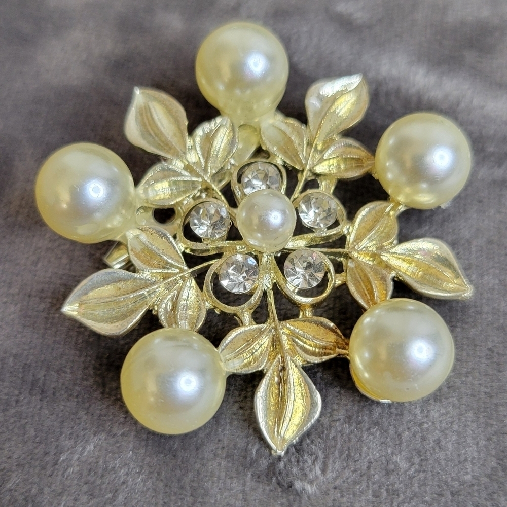 Silver Color Leaf Brooch